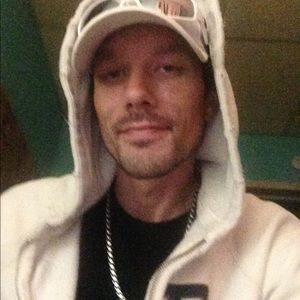 Meet your Posher, Dennis